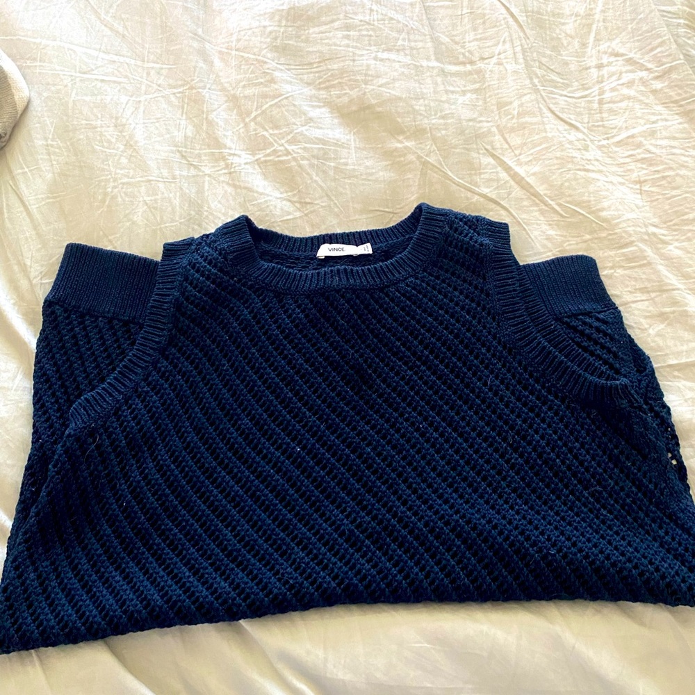 Cute small Vince blouse.
